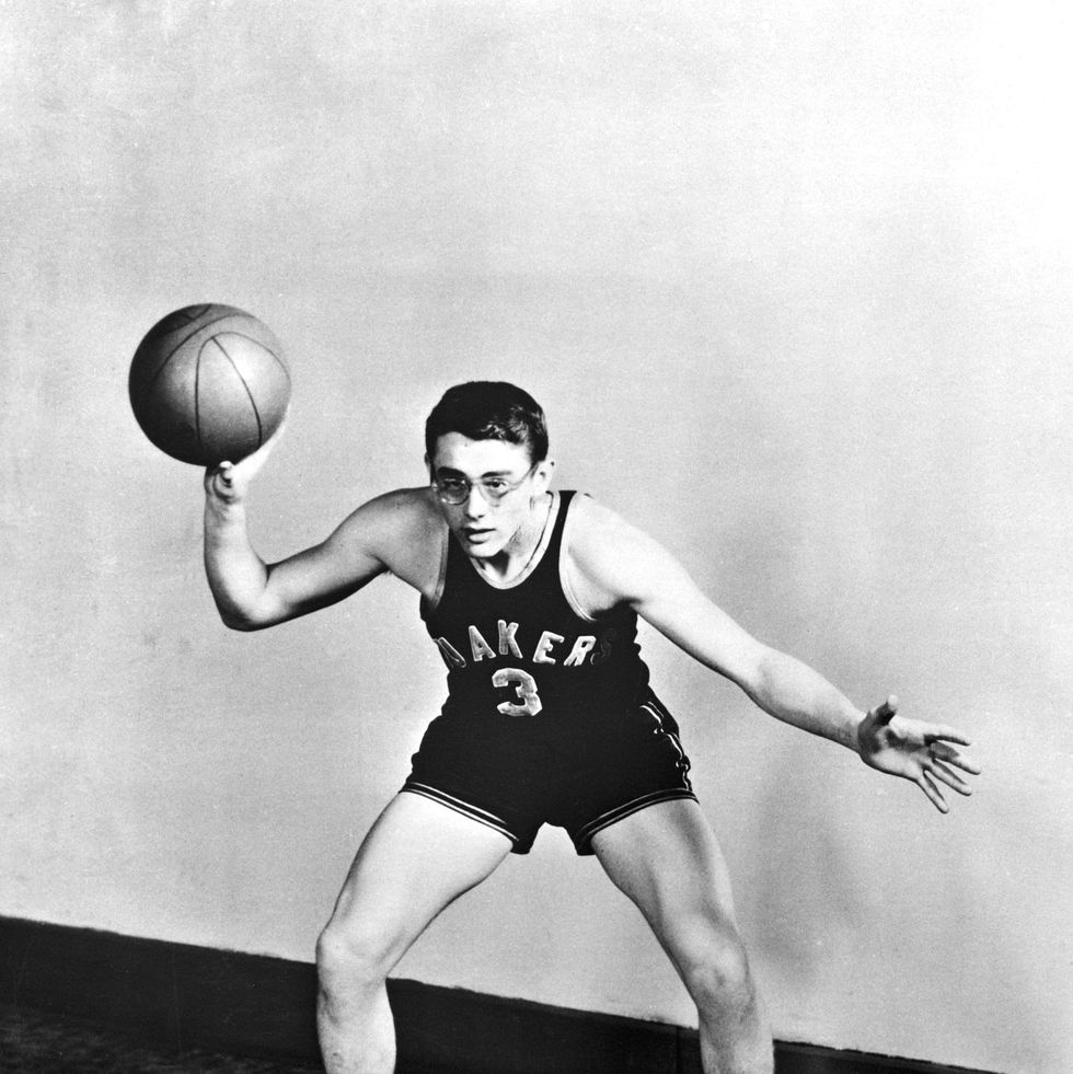 vintage celebs playing sports   james dean playing basketball