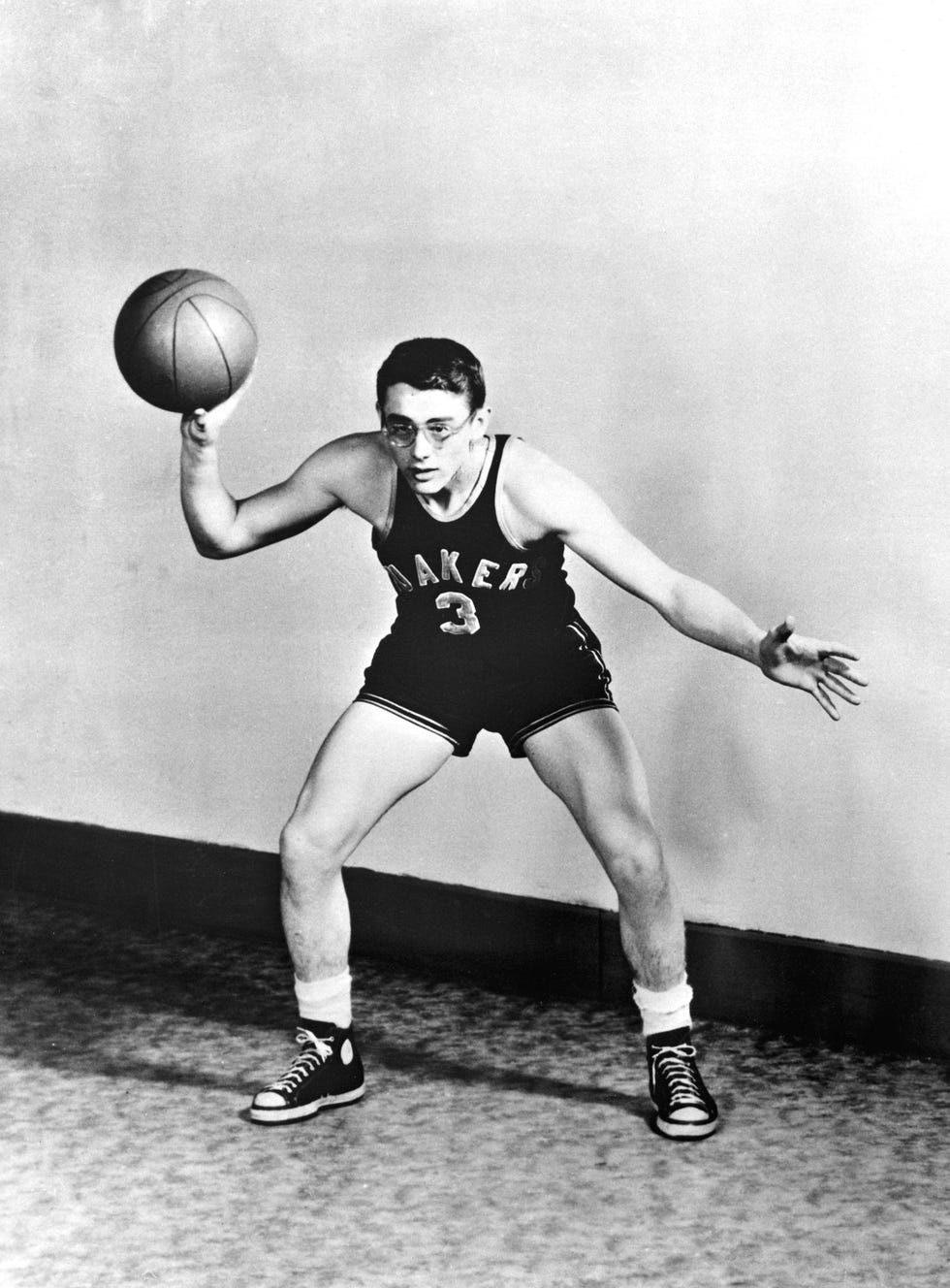 vintage celebs playing sports   james dean playing basketball