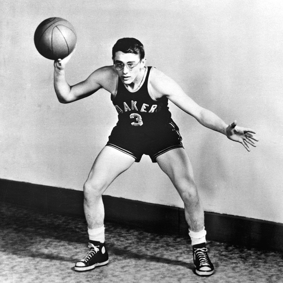 vintage celebs playing sports   james dean playing basketball
