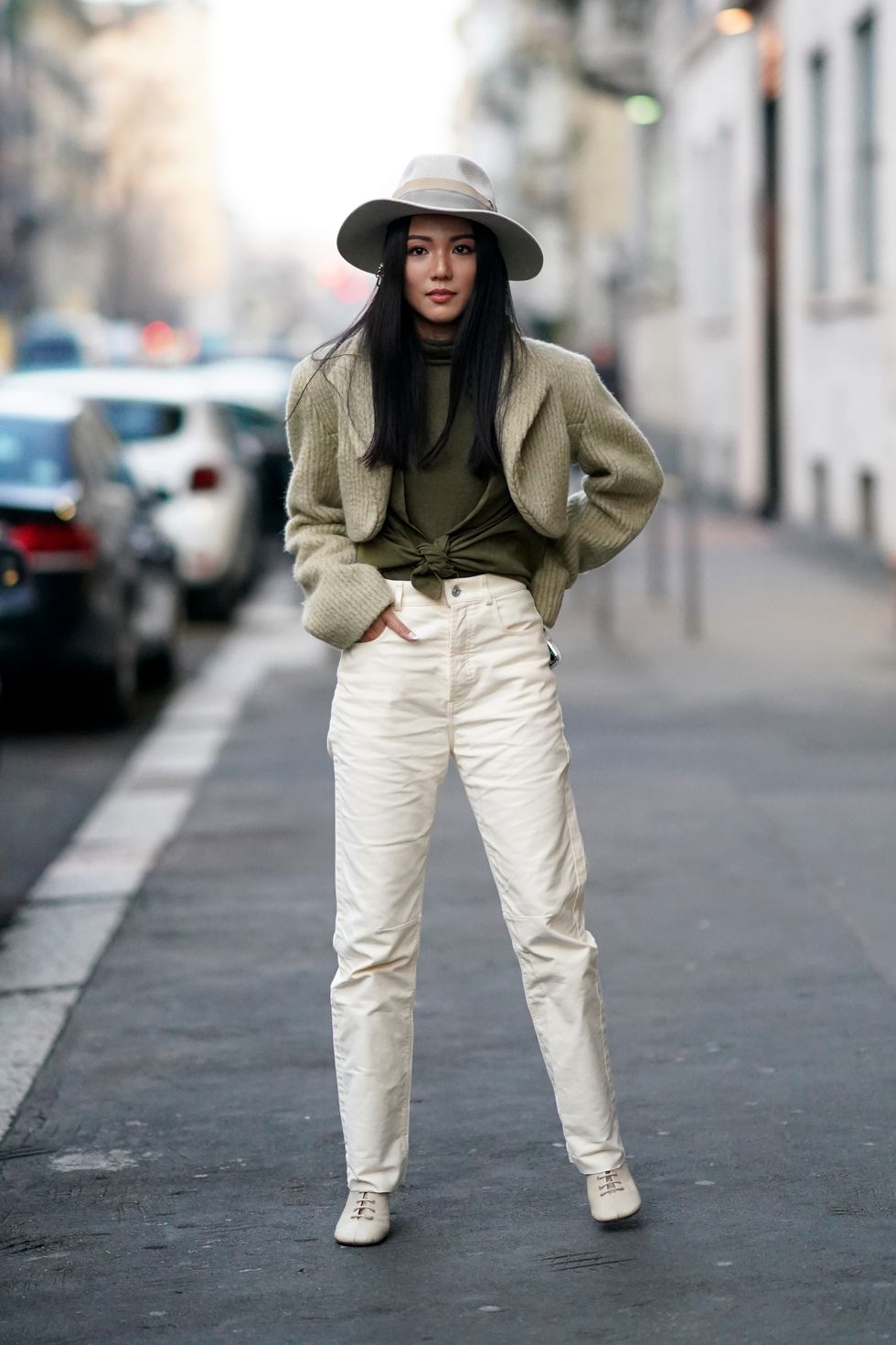https://hips.hearstapps.com/hmg-prod/images/yoyo-cao-wears-a-white-hat-a-pale-green-wool-jacket-a-green-news-photo-1701687672.jpg?crop=1xw:1xh;center,top&resize=980:*