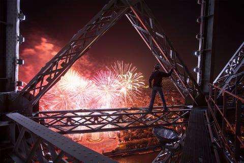 https://www.nationalgeographic.com/content/dam/travel/2018-digital/fireworks-around-the-world/ys-fireworks-02.jpg ParijsElk jaar wordt de grote vuurwerkshow op de nationale feestdag van Frankrijk de quatorze juillet 14 juli vanaf en rond de Eiffeltoren in Parijs afgestoken waarbij een paar fortuinlijke technici de kans krijgen het spektakel vanaf de beste plek te bekijken
