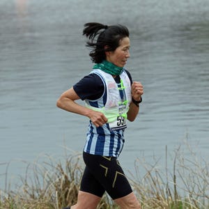 yuko gordon corre un maratón y bate el récord mundial de más de 70 años