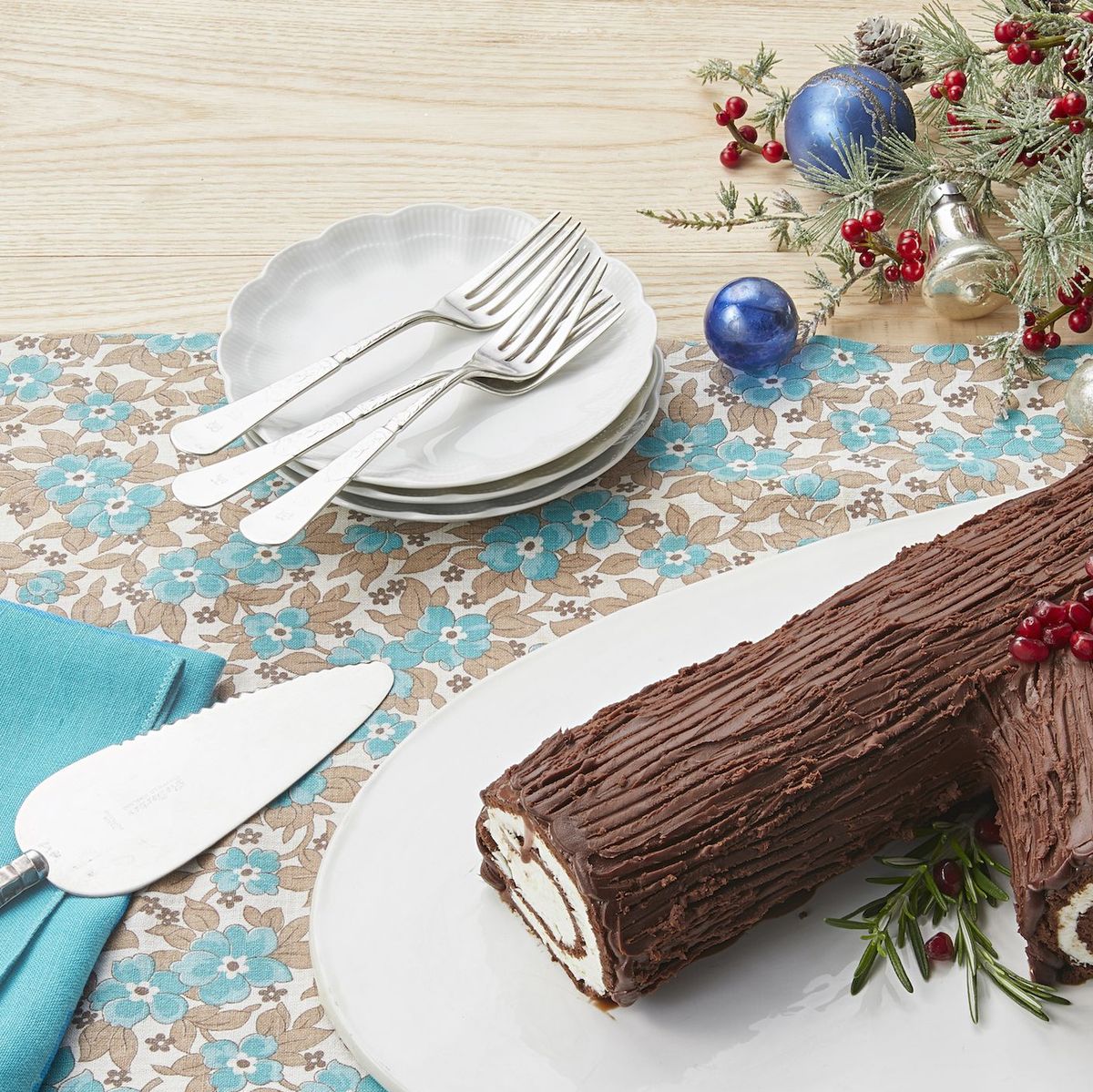 Christmas Yule Log Cake - The Country Cook