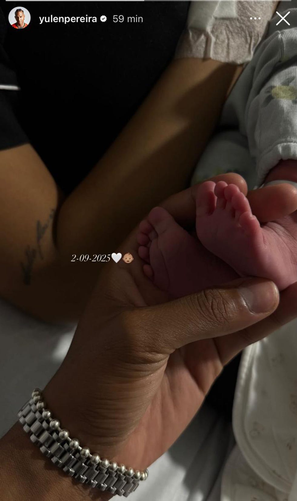 yulen pereira y jeimy báez con su recien nacido