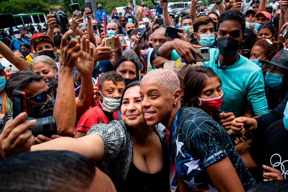 car01 caracas venezuela, 14092021  la atleta venezolana yulimar rojas celebra su triunfo olímpico hoy, en caracas venezuela la atleta venezolana yulimar rojas, Calendario carreras 2022 medalla de oro en triple salto en tokio 2020, donde también marcó una nueva plusmarca universal con 15,67 metros, llegó este martes a caracas para celebrar junto a sus compatriotas sus victorias efe miguel gutiérrez
