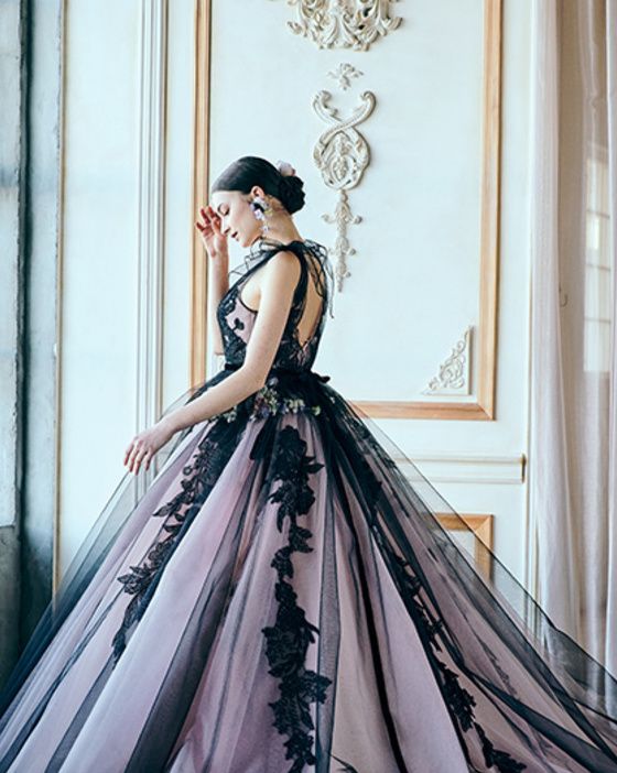桂由美ブライダルハウスの黒×ピンクのカラードレス。