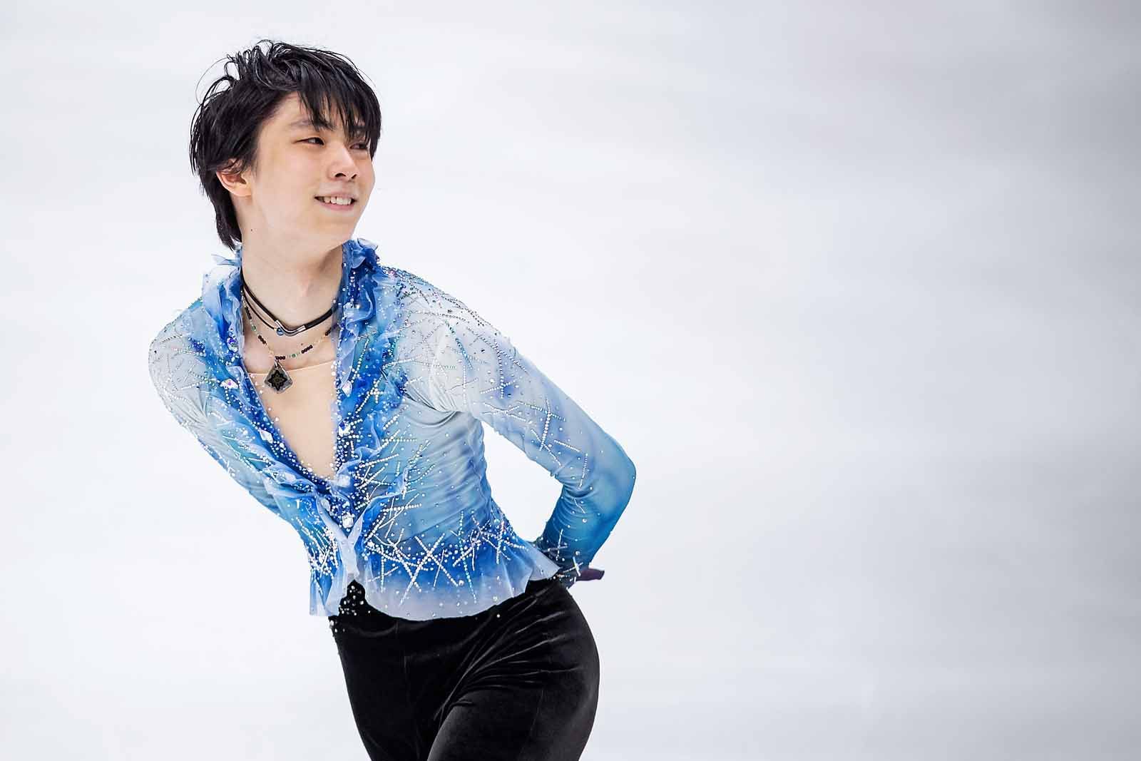 羽生結弦、優勝を祝うロステレコム杯'18名シーン集