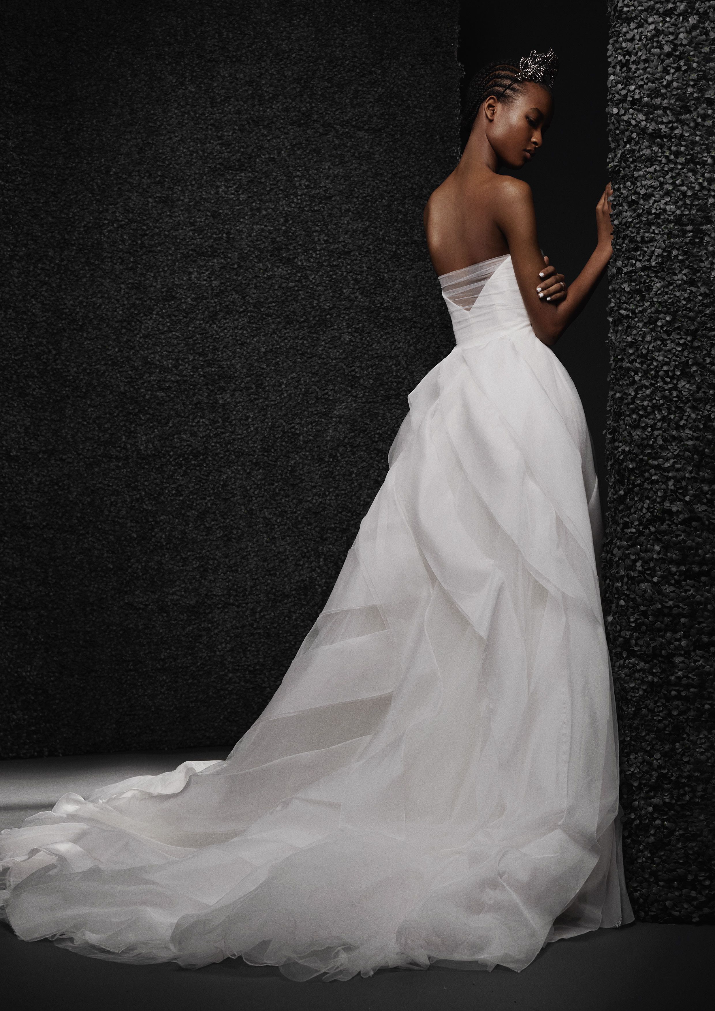 See Every Look From Vera Wang Bride 2022 - Vera Wang's New Collection with  Pronovias