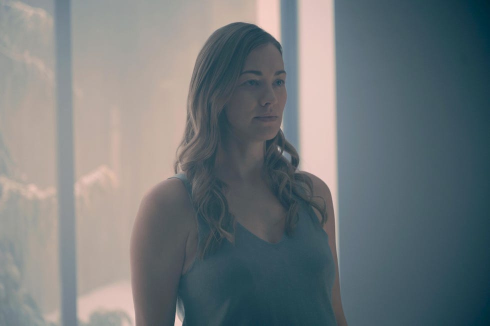 yvonne strahovski, the handmaid's tale, season 5