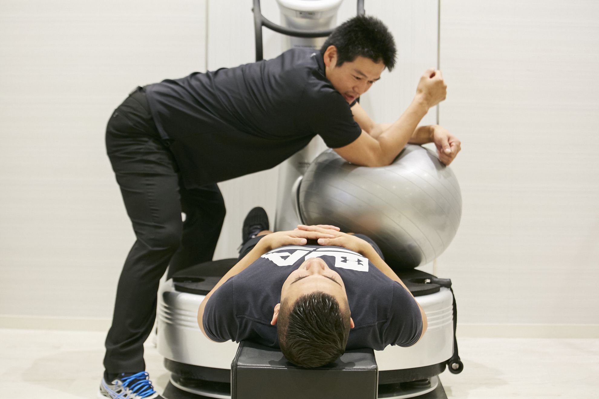 パワープレート®」をMEN'S HEALTH JP専任トレーナー望月あもんが