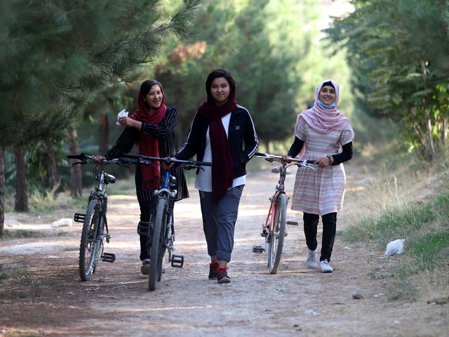 female cyclists in kabul