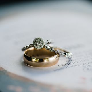 Jewellery, Fashion accessory, Yellow, Macro photography, Wedding ring, Ring, Diamond, Body jewelry, Engagement ring, Wedding ceremony supply, 
