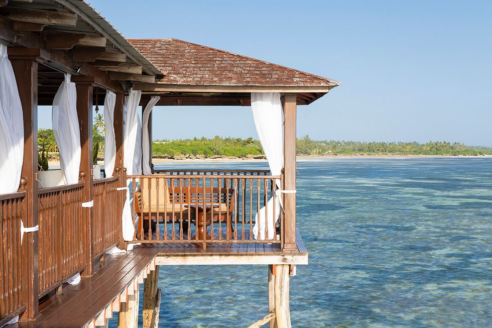 jetty, el ‘beach club’ del hotel, situado al final del embarcadero de ﻿madera, con acceso directo al océano