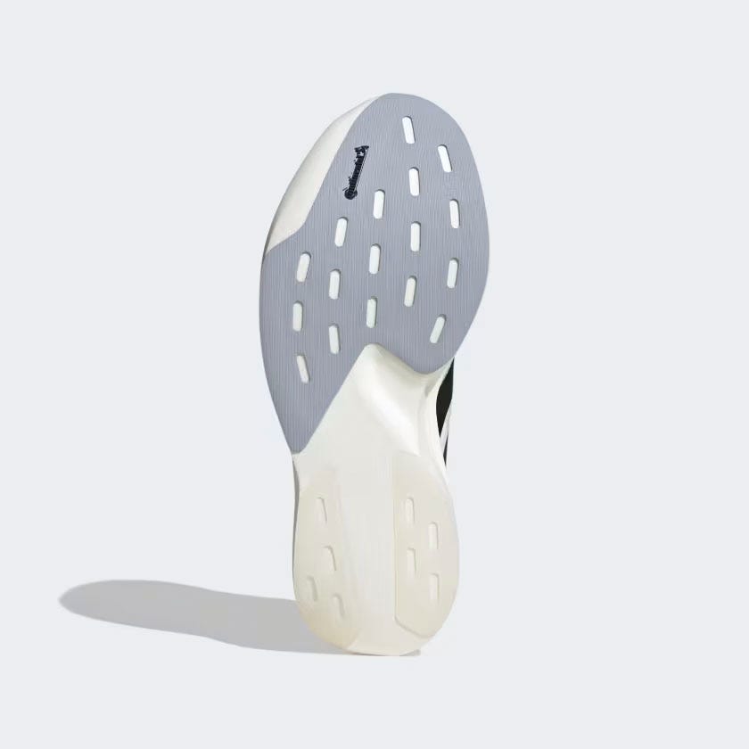 las zapatillas de running adidas adizero evo sl en color blanco y negro