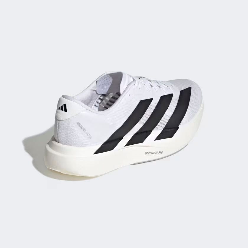 las zapatillas de running adidas adizero evo sl en color blanco y negro