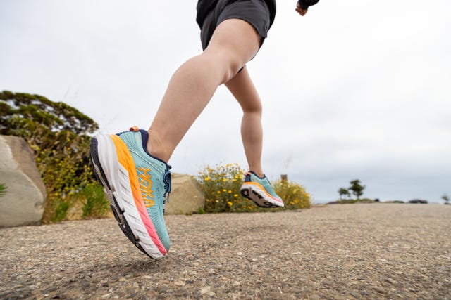 zapatilla de running hoka one one bondi 7