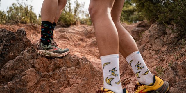Brooks Cascadia 16 blanco-marrón: zapatillas de trail para hombre