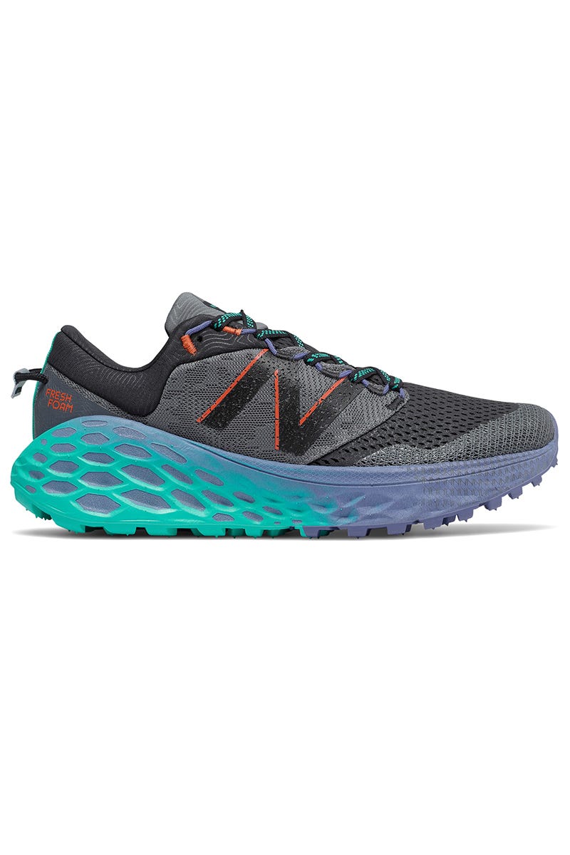 zapatilla de trail running new balance fresh foam more trail v1 en color gris y azul
