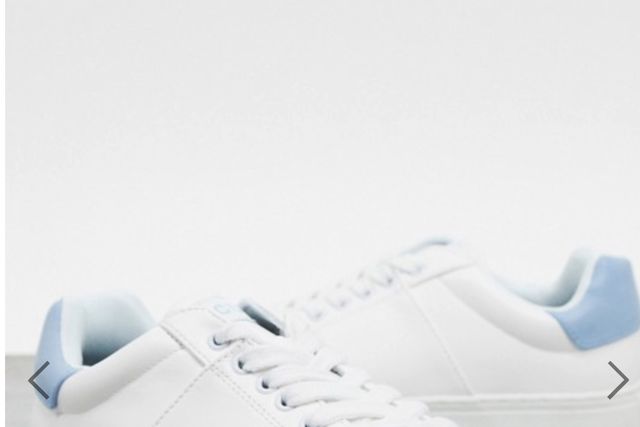 zapatillas clásicas de french connection en color blanco y detalles azules claros