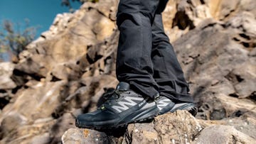 las zapatillas de senderismo para hombre salomon saliba en color negro
