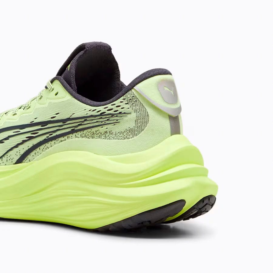 las zapatillas de running puma magmax nitro en color verde