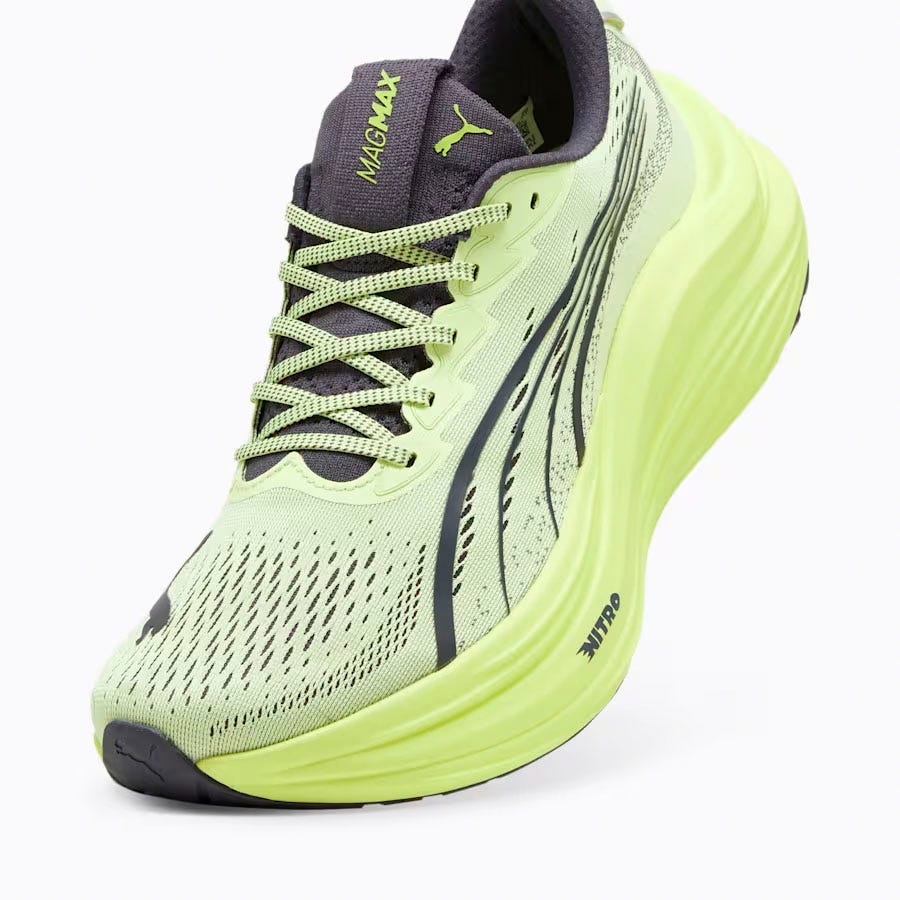 las zapatillas de running puma magmax nitro en color verde