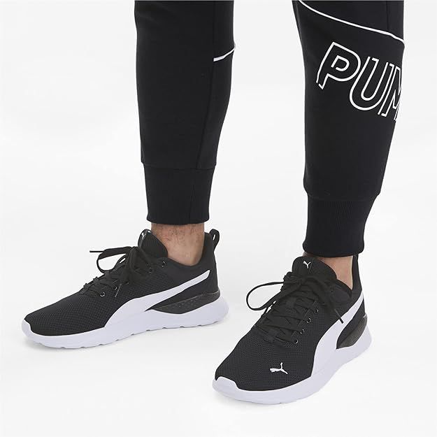 Las zapatillas de Puma más cómodas y versátiles que muchos podólogos  recomiendan para caminar a diario a solo 35 euros en