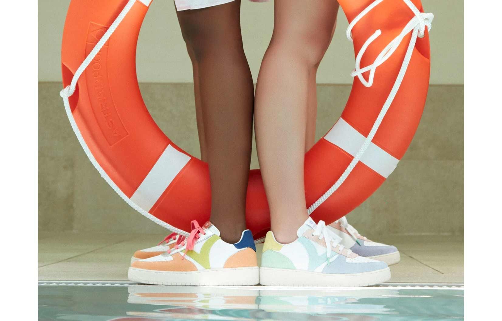 Zapatillas de mujer en beige bajas tipo jogger con logotipo
