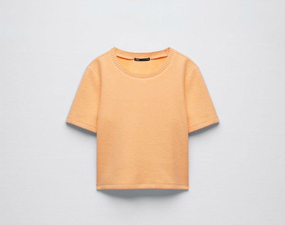 camiseta corta naranja de zara como la que tiene maría pombo