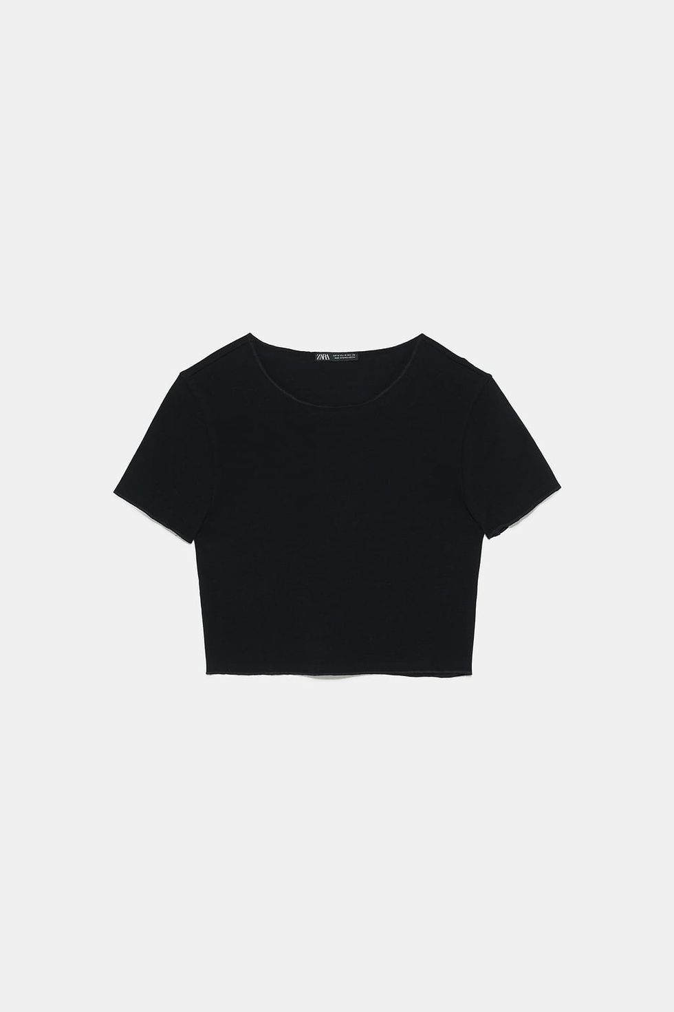 10 formas con mucho estilo de combinar la camiseta negra