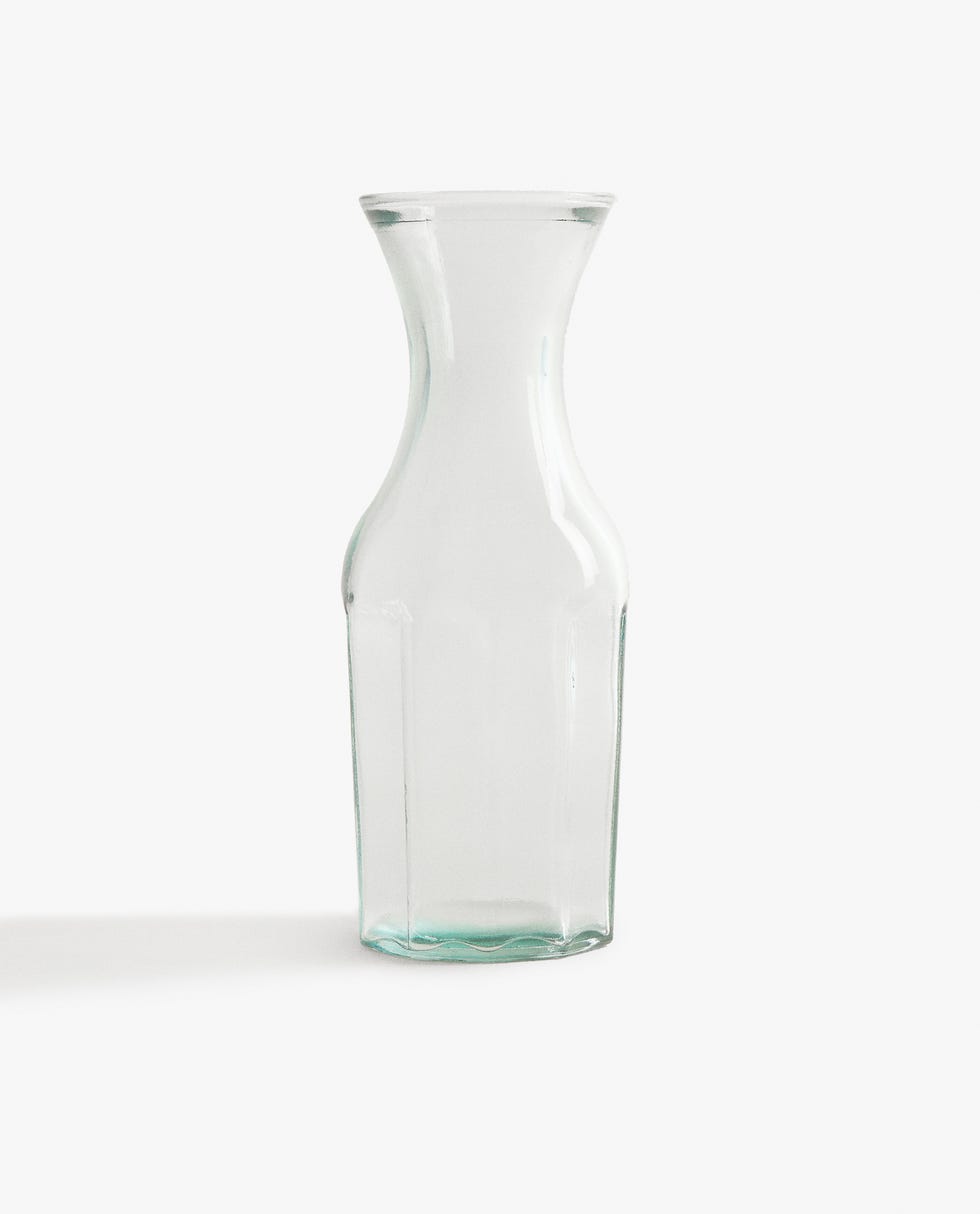 Botella de vidrio 100% reciclado de Zara Home