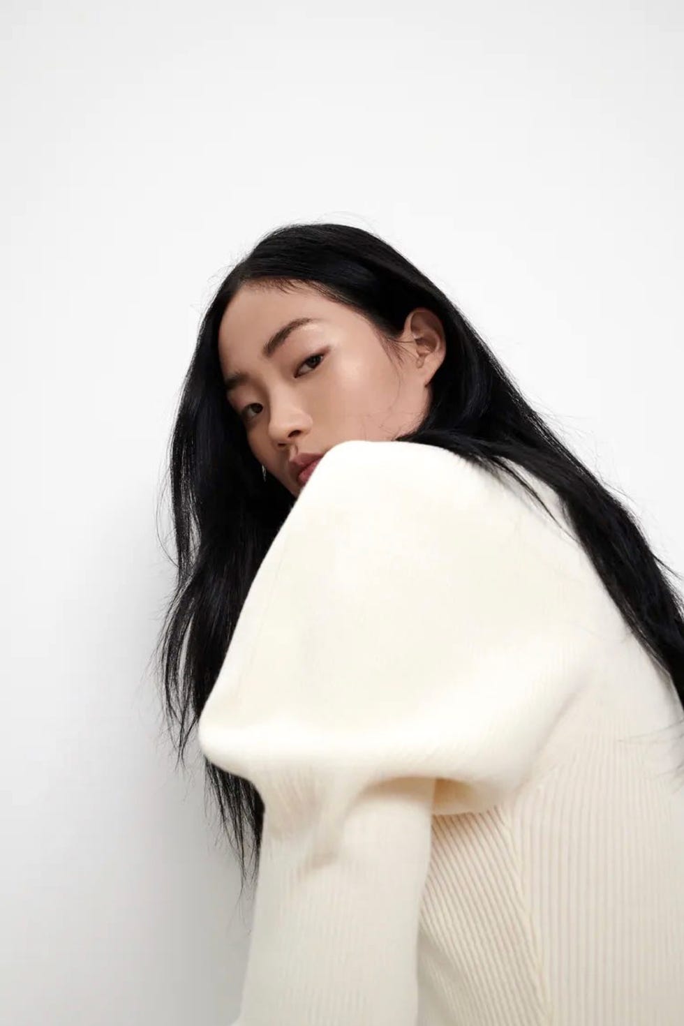 El vestido midi de punto blanco abullonado m s buscado de Zara
