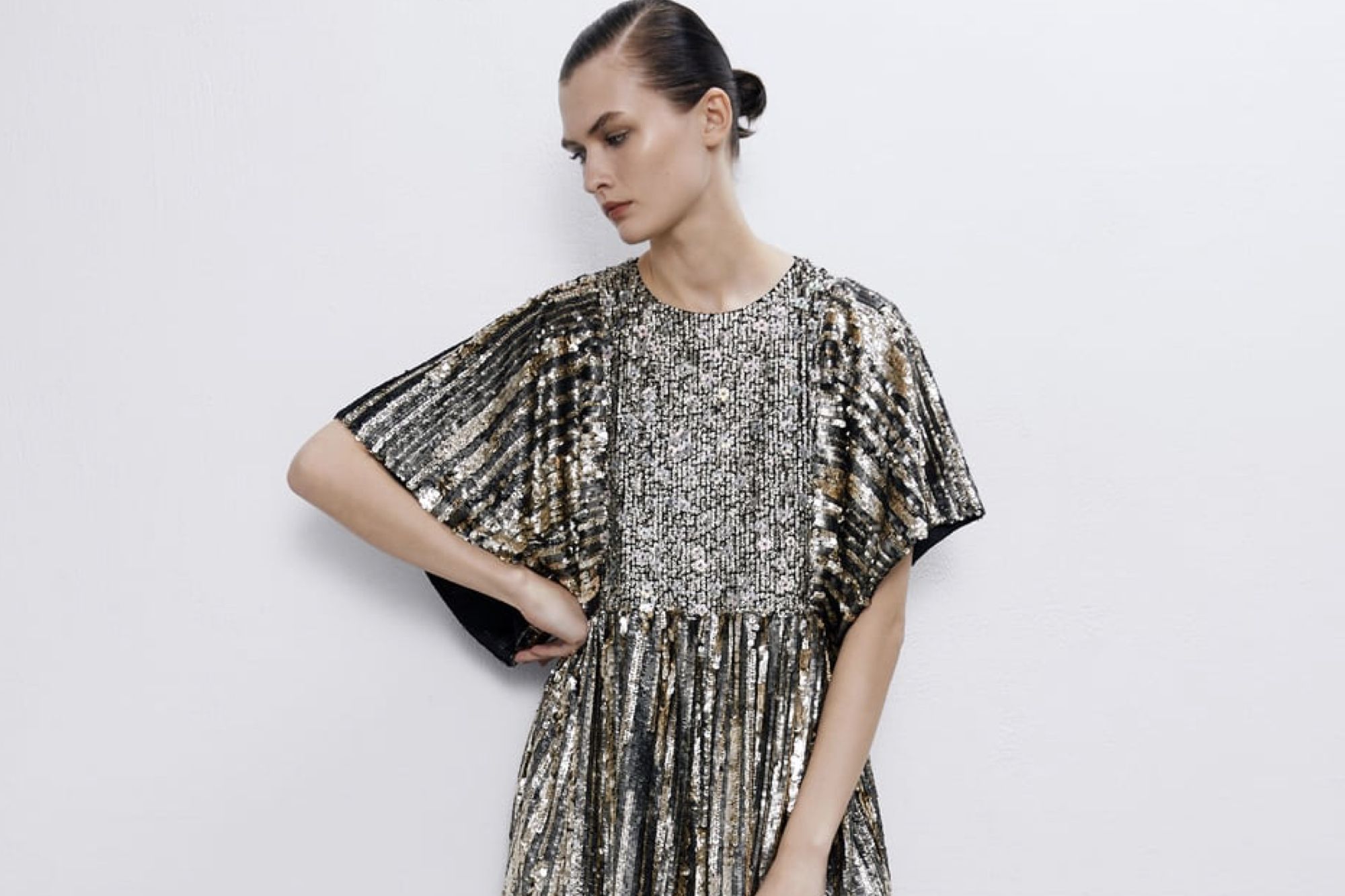 Zara lanza dos vestidos de edición lentejuelas