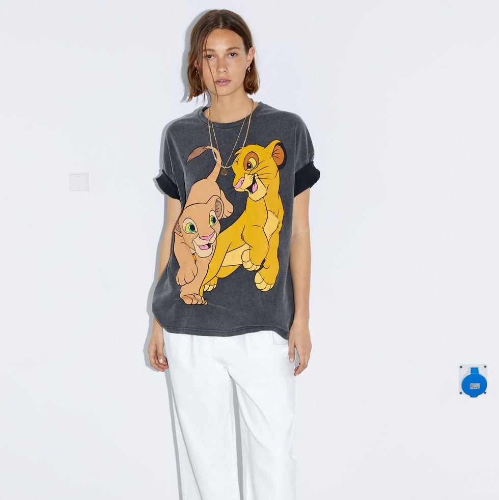 empeñar Del Sur seriamente En Zara hay 10 camisetas Disney escondidas y son ideales