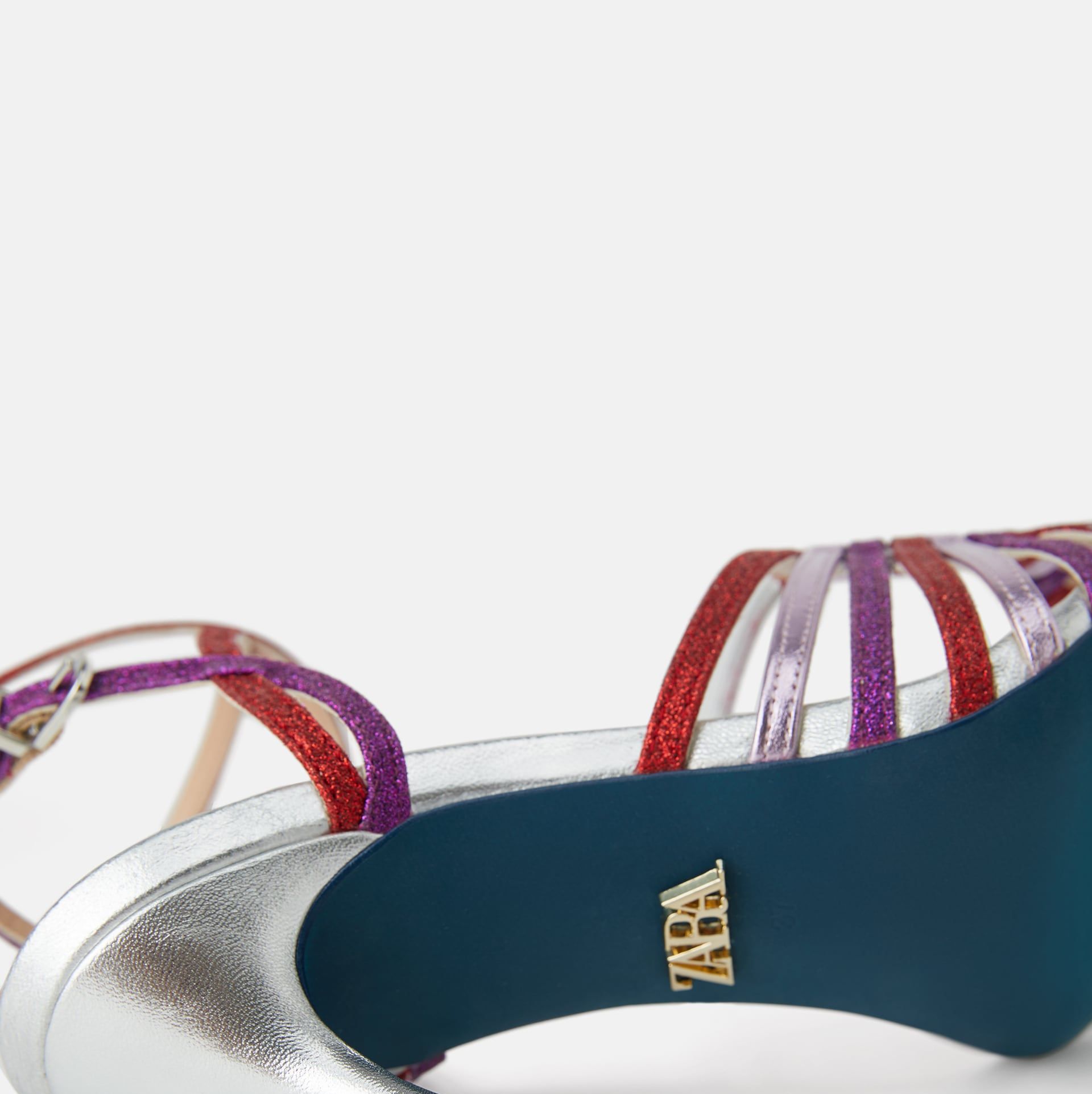 Hemos encontrado las sandalias de tacón de Zara más bonitas de