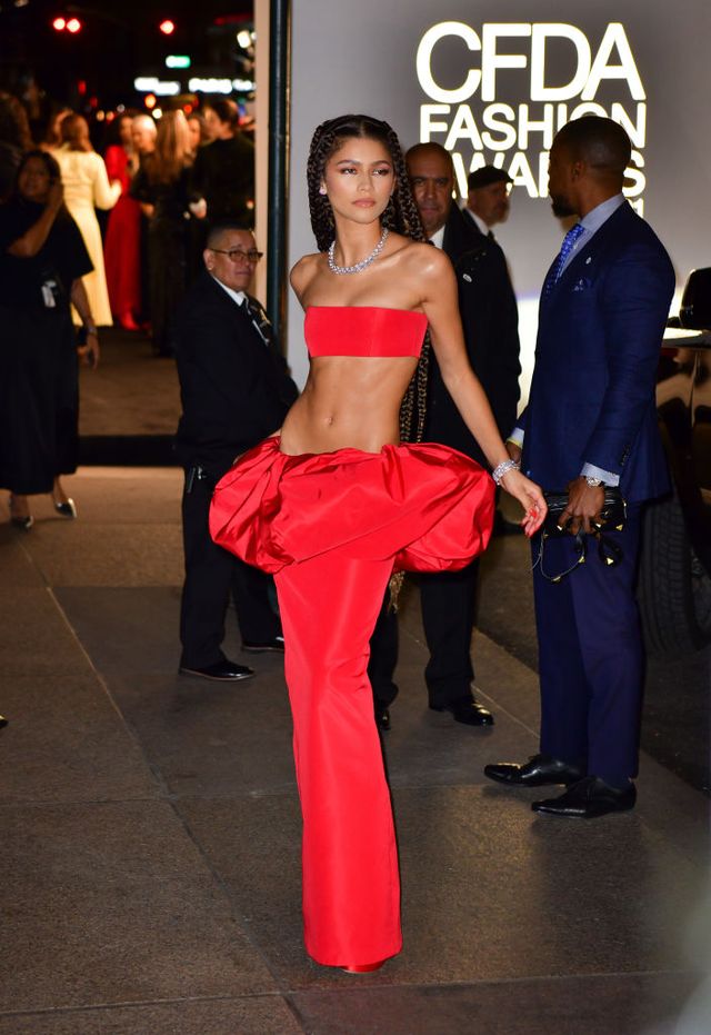 Zendaya Shows Off Toned Abs In Bandeau Bra Top & Low Rise Skirt