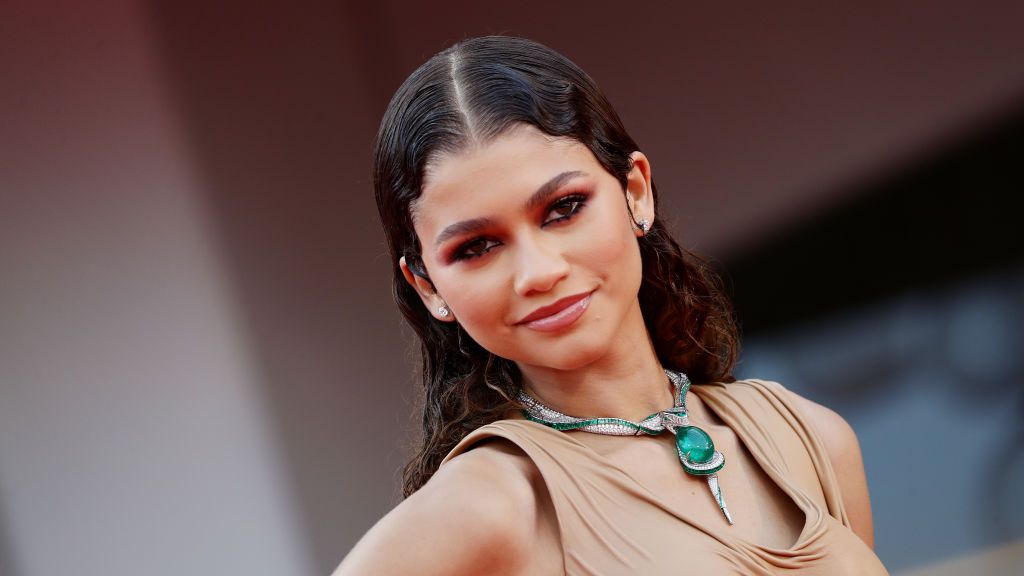 preview for Zendaya REFUSED To Have First Kiss On Camera While Filming “Shake It Up”