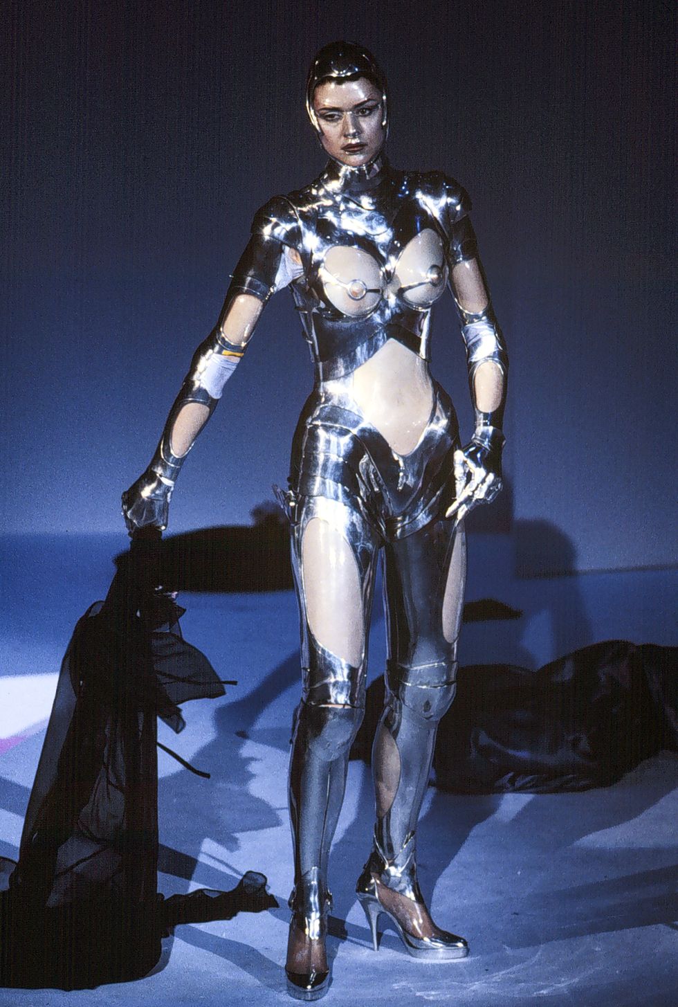 paris, france march 06 a model walks the runway during the thierry mugler ready to wear fallwinter 1995 1996 fashion show as part of the paris fashion week on march 6, 1995 in paris, france photo by victor virgilegamma rapho via getty images