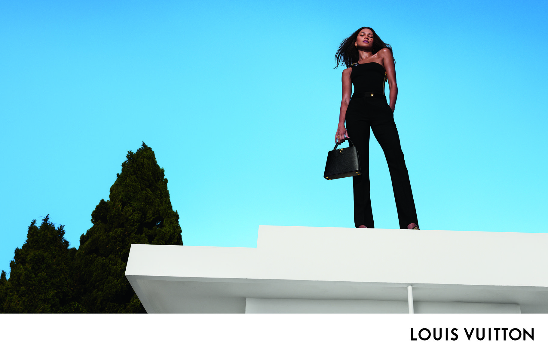 Zendaya usa un vestido de Louis Vuitton con cierres estratégicamente  colocados
