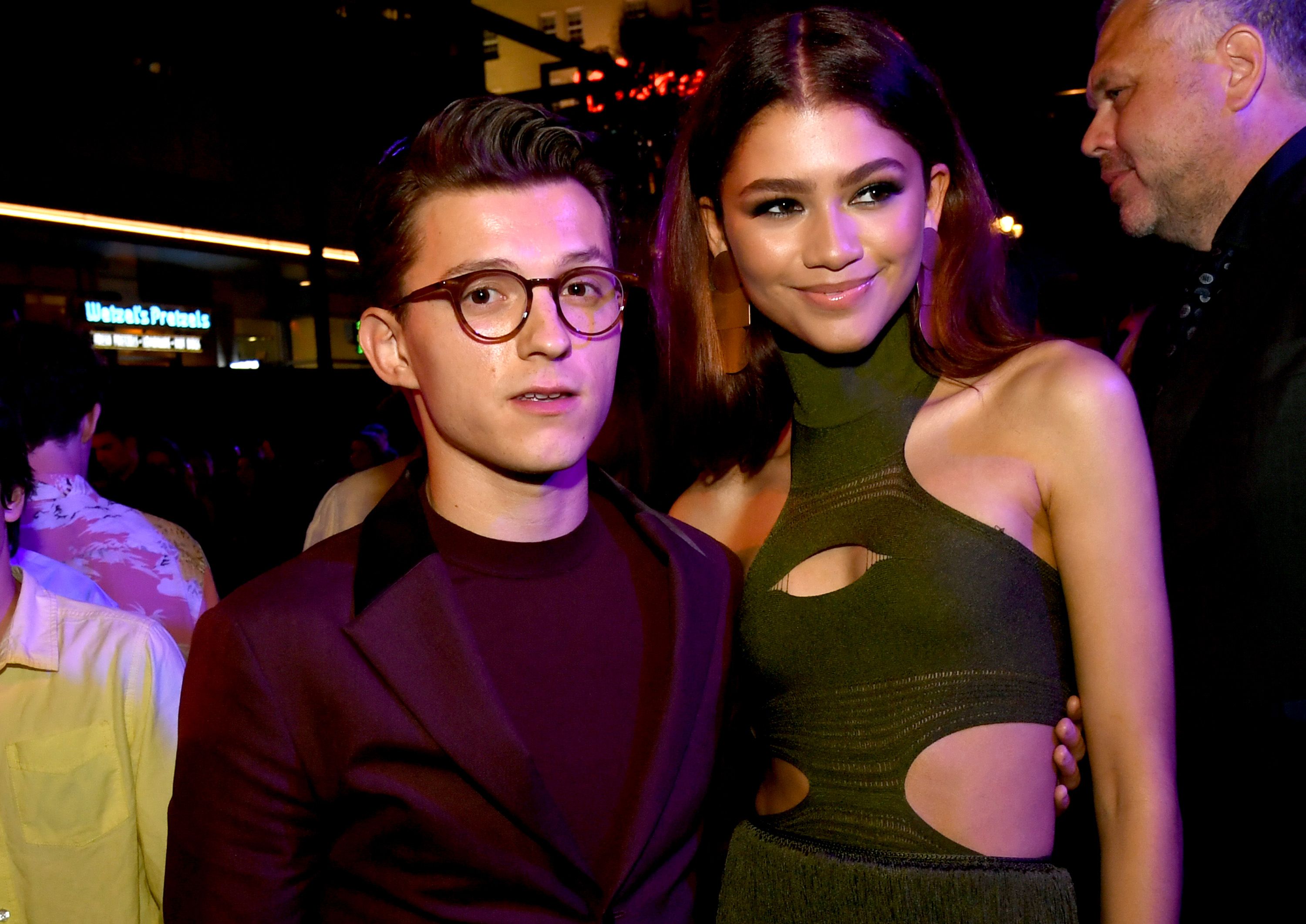 Tom Holland y Zendaya, pillados besándose en un coche