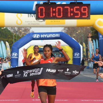 alemtsehay zerihun sorprende y gana la media maraton de sevilla con ecord de la prueba