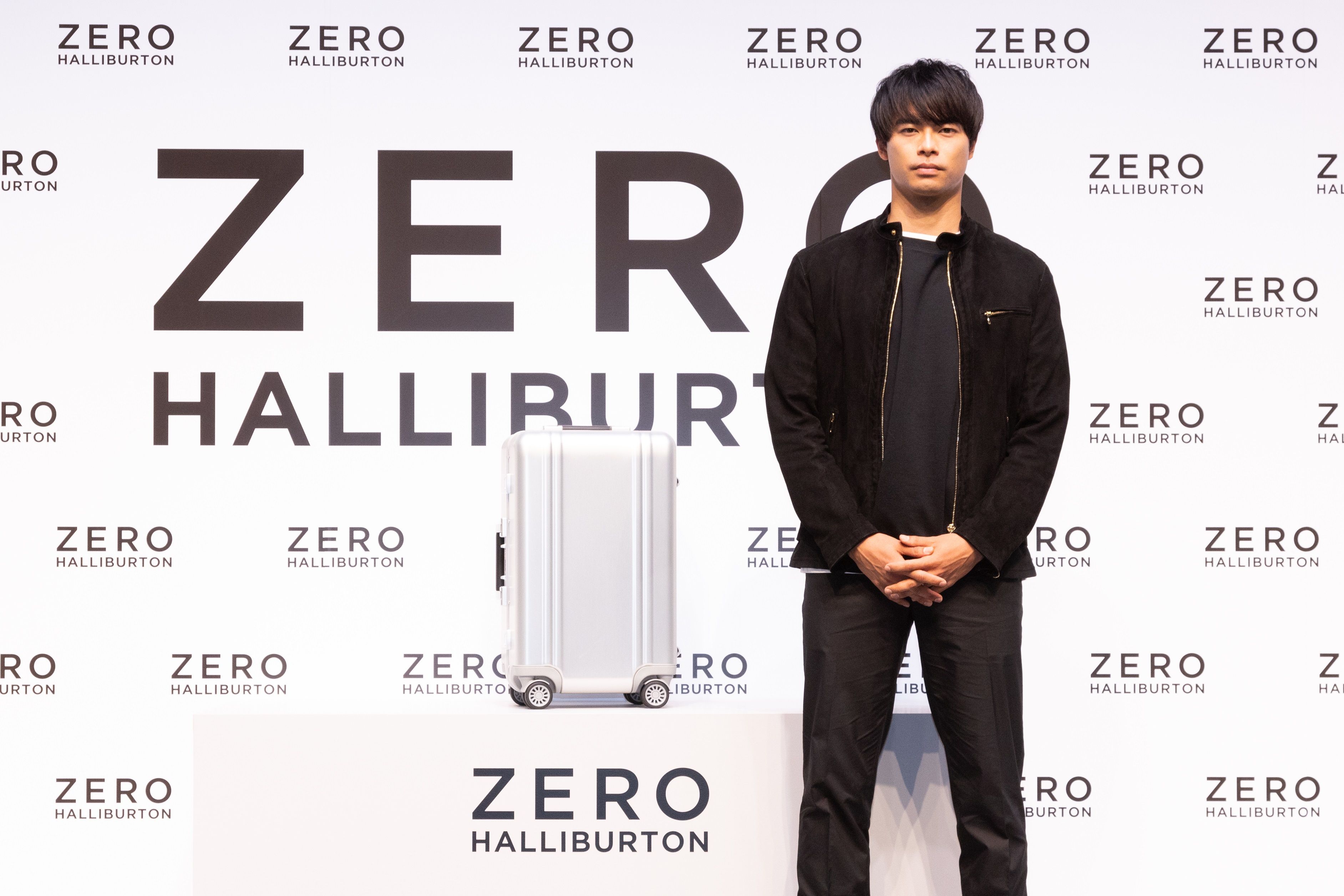 サッカー日本代表・三笘 薫選手が「ゼロハリバートン」の