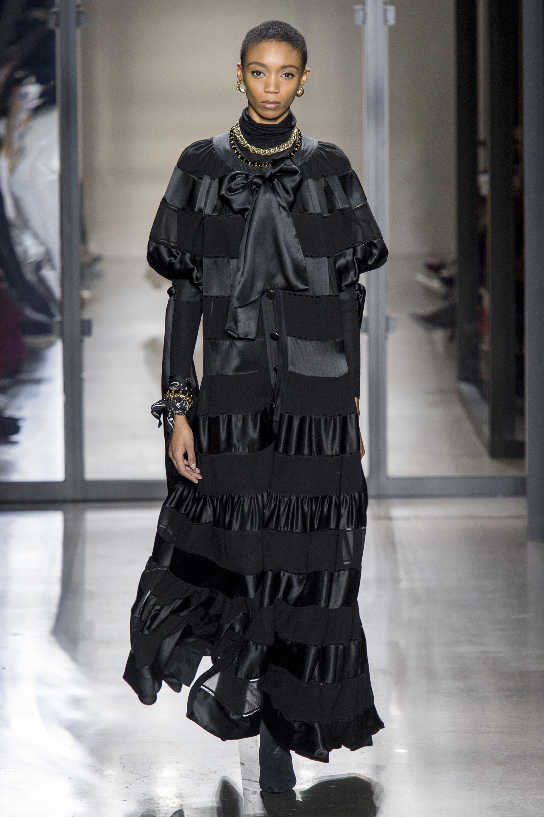 ジマーマン」(ZIMMERMANN)|2019秋冬NY、ロンドン、ミラノ ジマーマン」(ZIMMERMANN)|2019秋冬NY、ロンドン、ミラノ