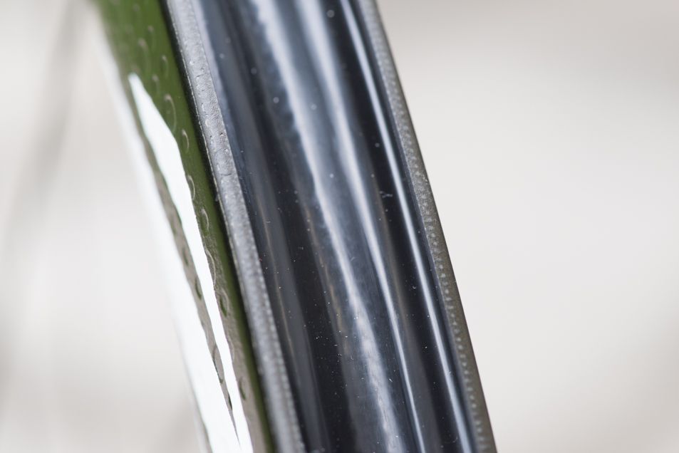ZIPP202 TU 　前後1130g　タイヤ付き First Look: Zipp's Newest Wheels | Bicycling