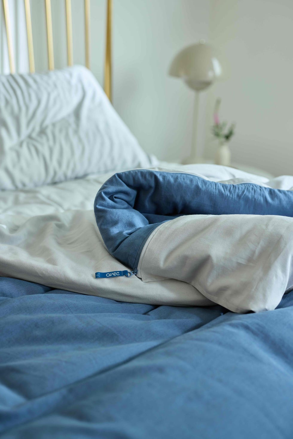 blue avec bed