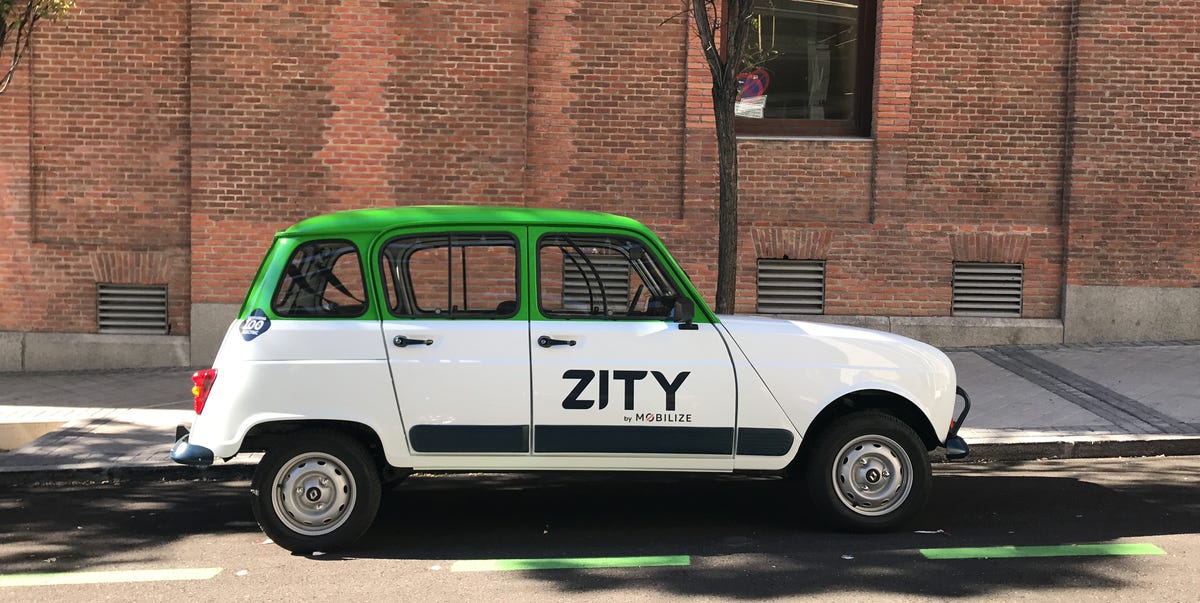 El Renault vuelve a circular como coche eléctrico de carsharing 4 latas El Renault vuelve a circular como coche eléctrico de carsharing