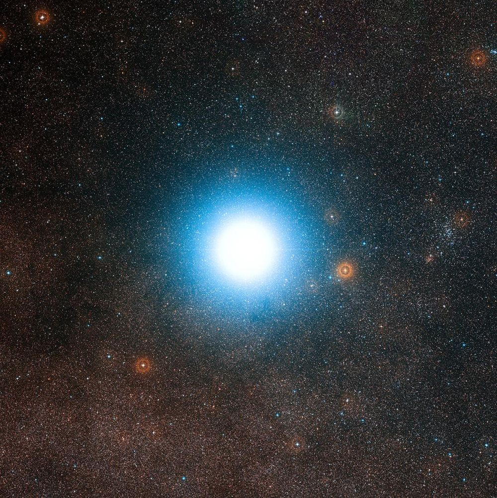 Het Alpha Centauristelsel is een drievoudige systeem bestaande uit de dubbelster Alpha Centauri en de veel zwakkere ster Proxima Centauri Foto ESO