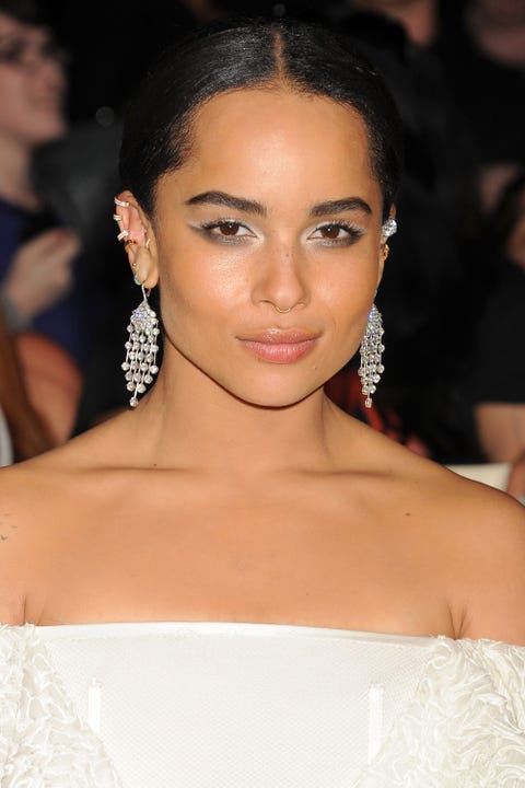 zoe kravitz middle part bun