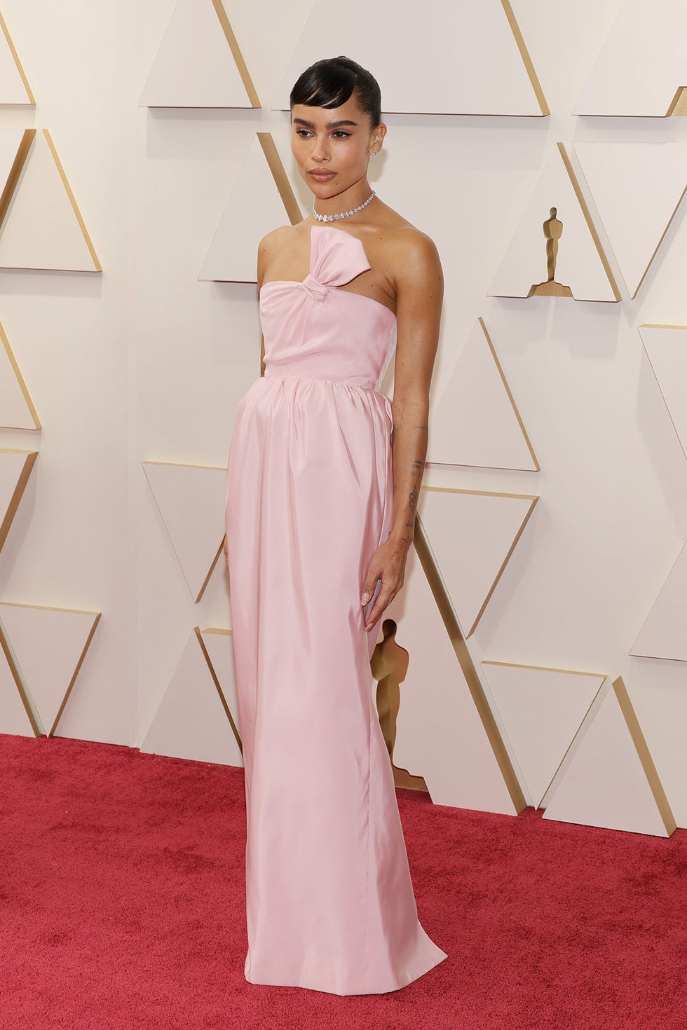 zoë kravitz en la alfombra roja de los oscar 2022