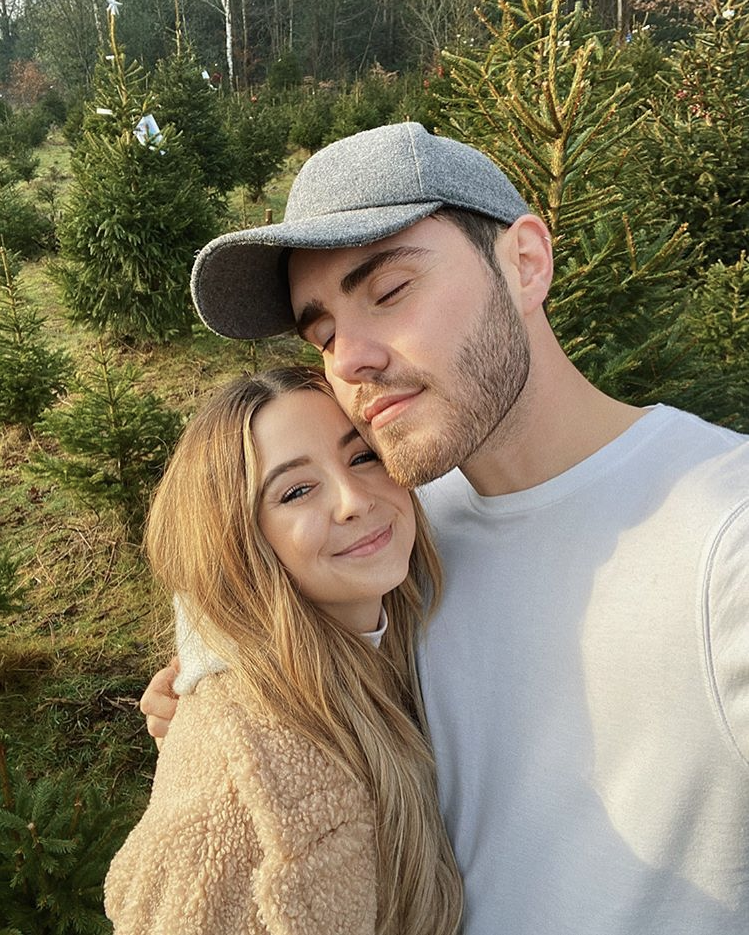 alfie deyes and zoe sugg engaged